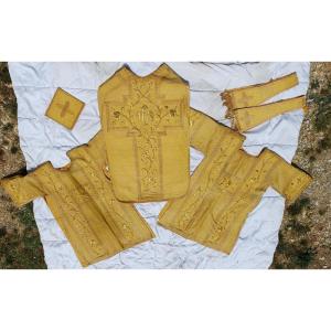 3-horse Chasuble And Two Dalmatics Made Of Gold-colored Fabric With Gold Embroidery