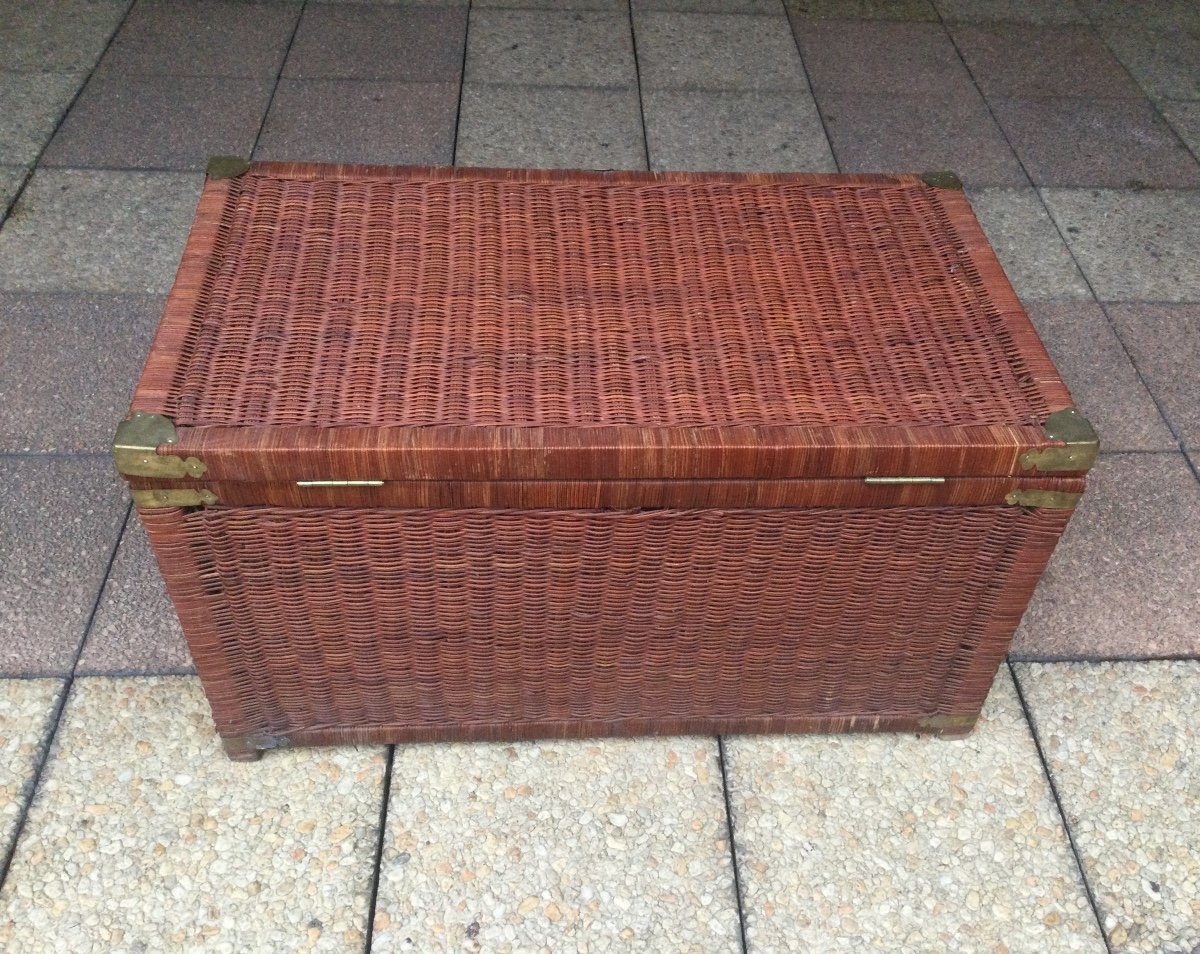 A Woven Wicker Trunk That Can Be Used As A Coffee Table -photo-3