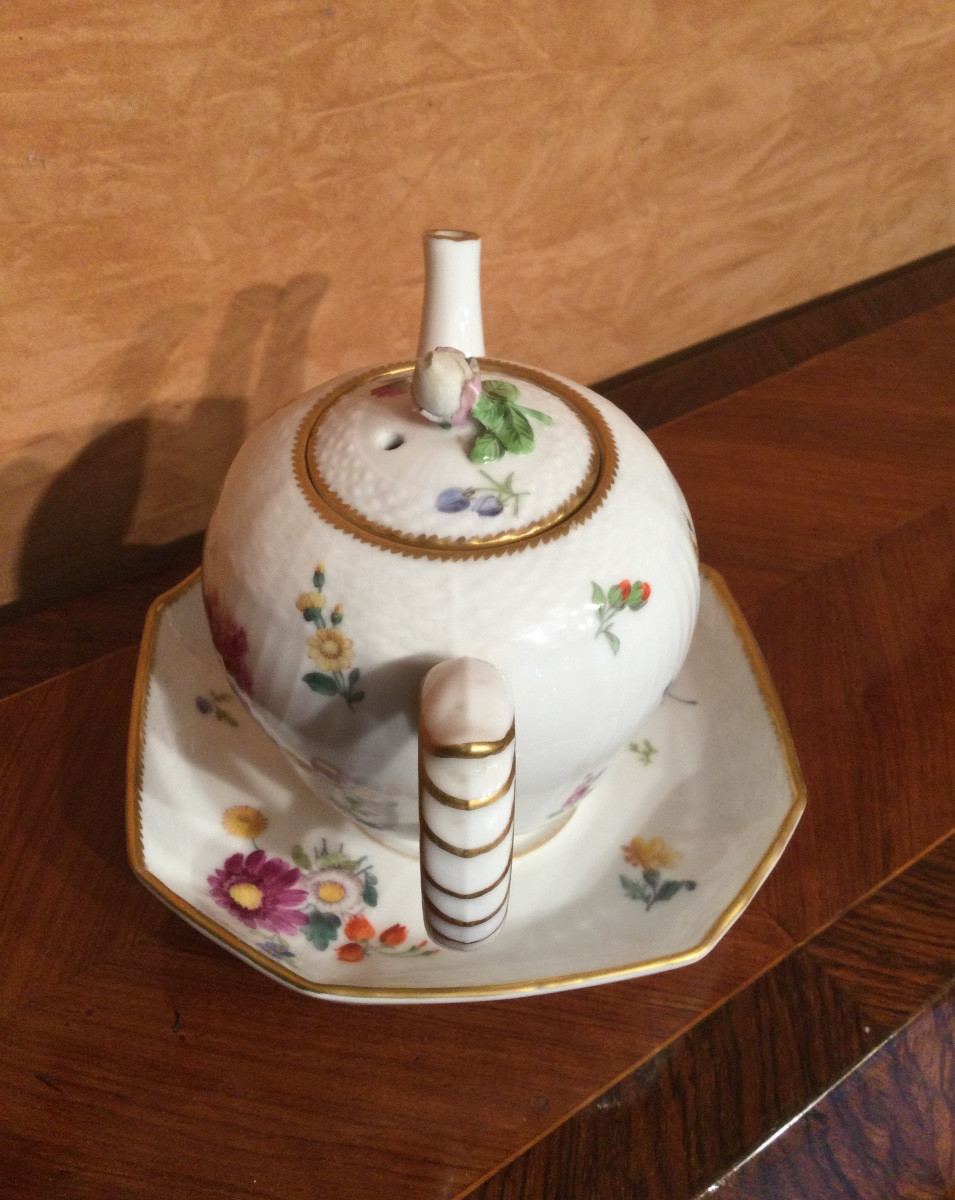 A Small Copenhagen Porcelain Teapot With Its Display Stand.-photo-3