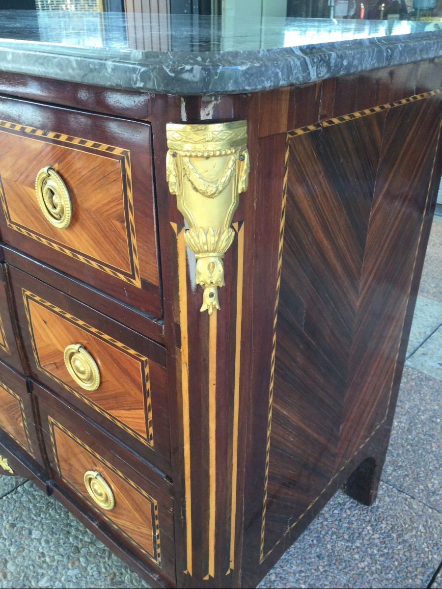 An 18th Century Marquetry Chest Of Drawers-photo-1