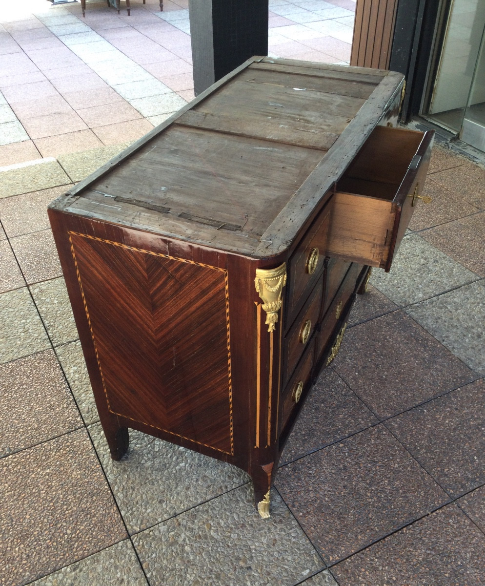 An 18th Century Marquetry Chest Of Drawers-photo-6