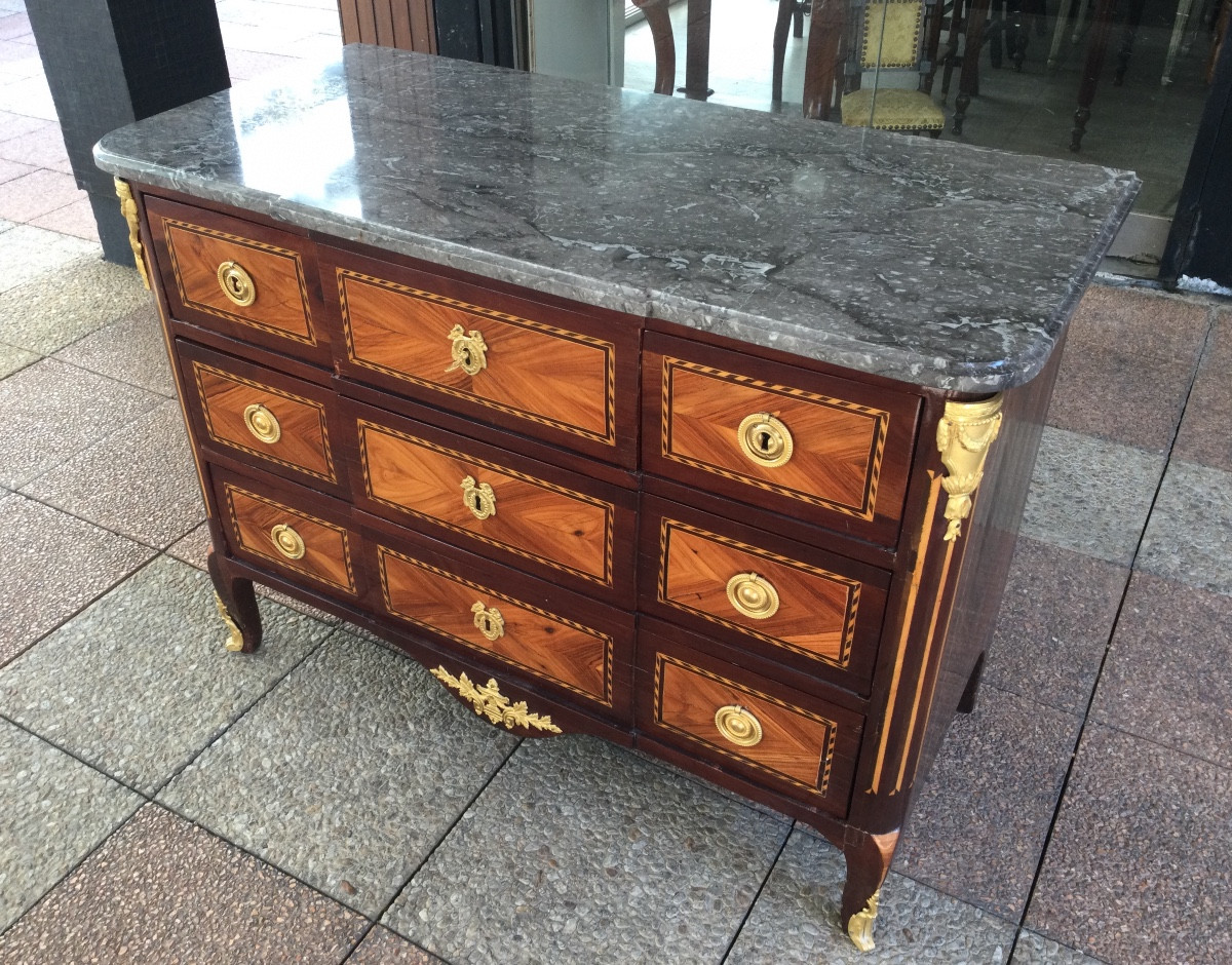 An 18th Century Marquetry Chest Of Drawers