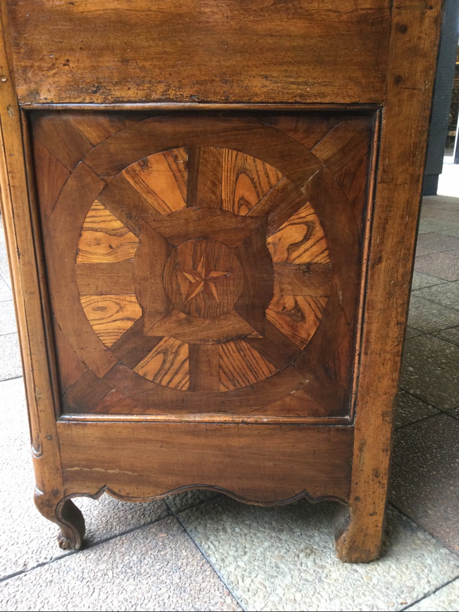 Un buffet simulant une commode du XVIIIe siècle-photo-4
