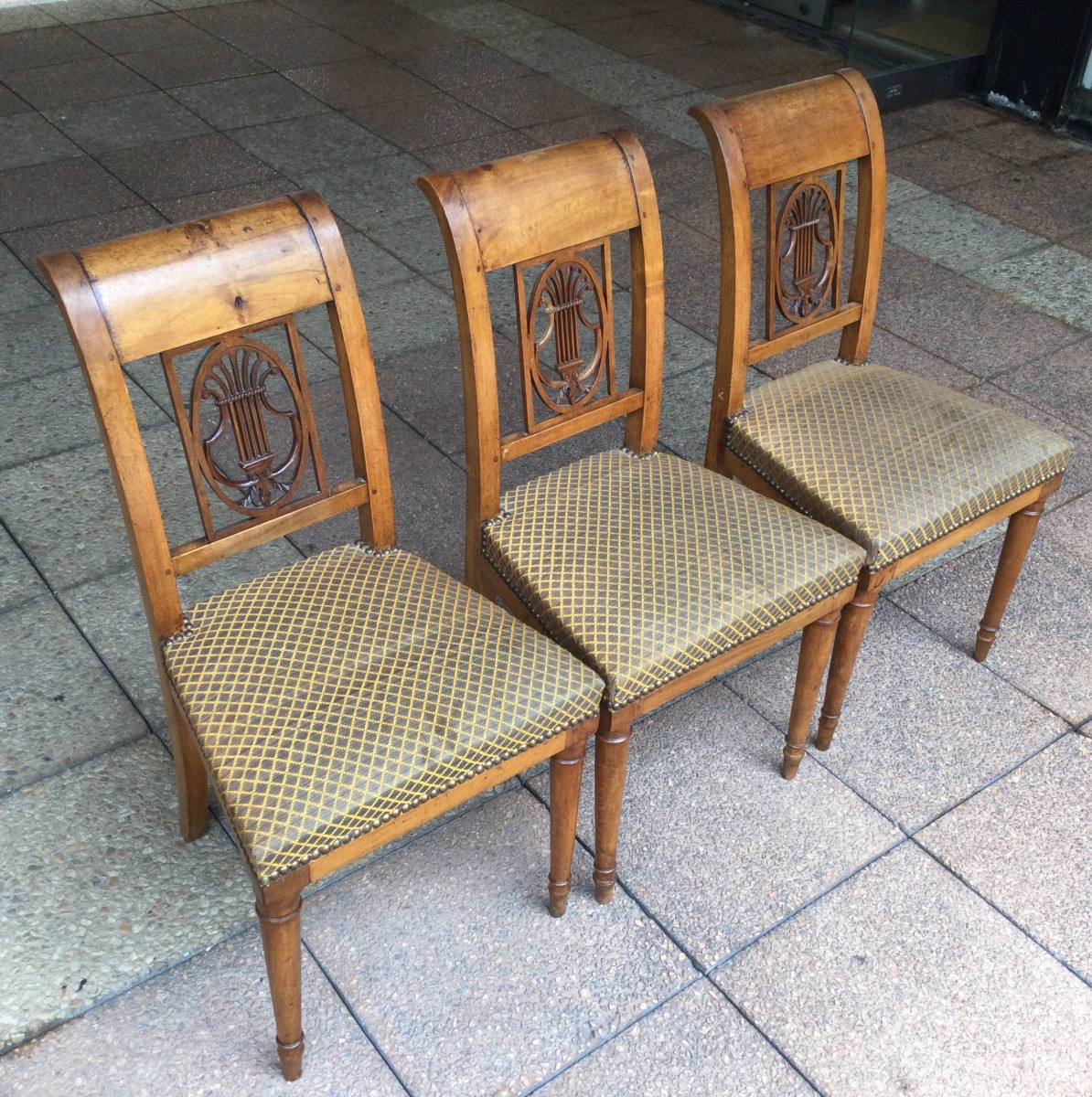 Suite de trois chaises de style Directoire  pouvant être vendues à l'unité-photo-2
