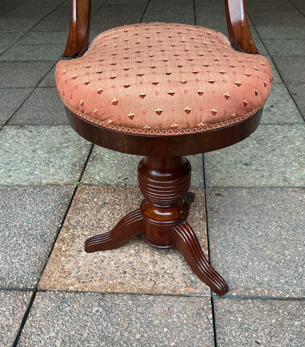 A Harpist's Chair-photo-2