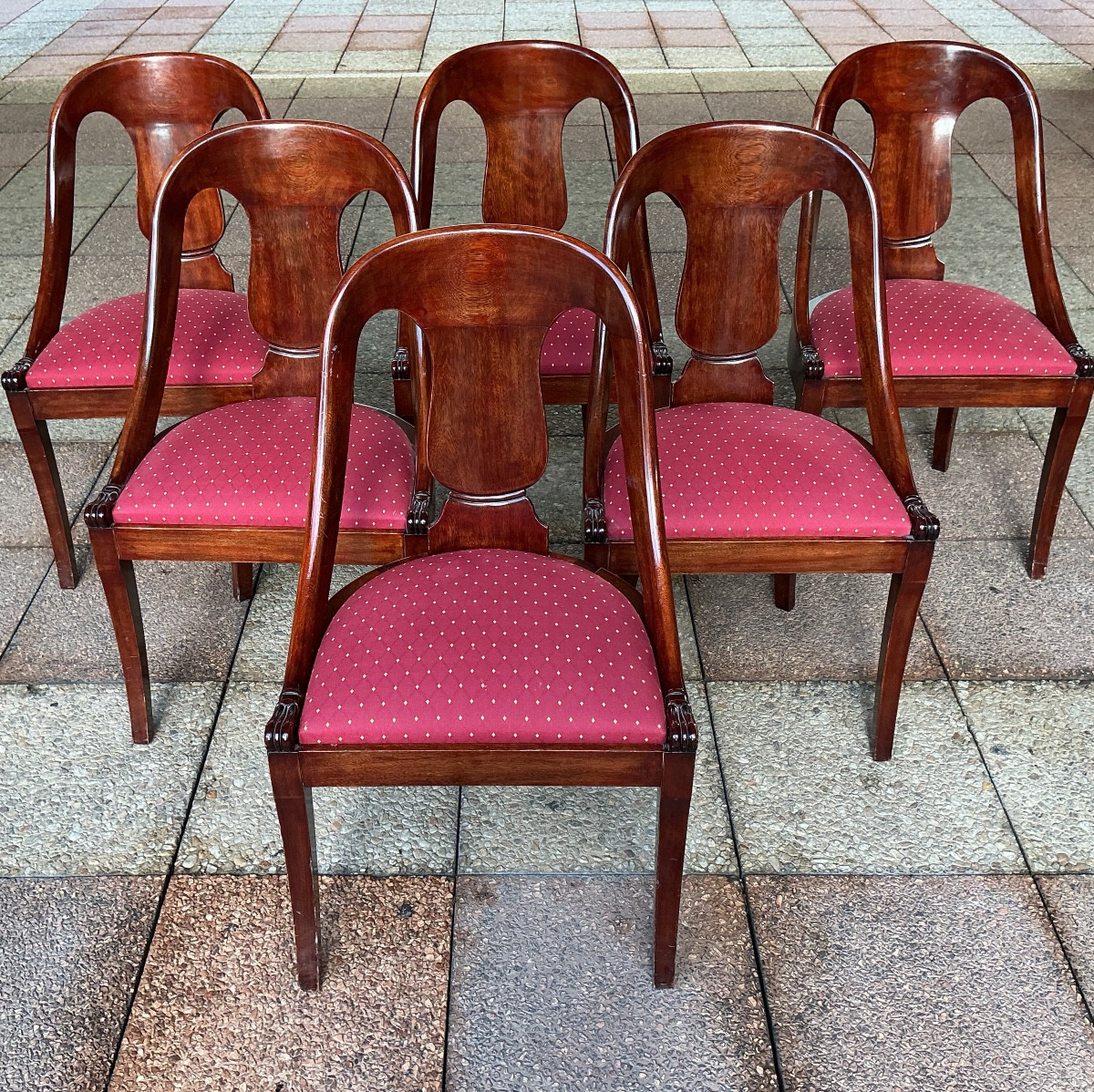 Six chaises '' gondole''en acajou.
