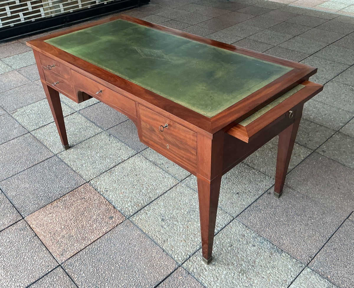 A Flat Mahogany Desk.-photo-3