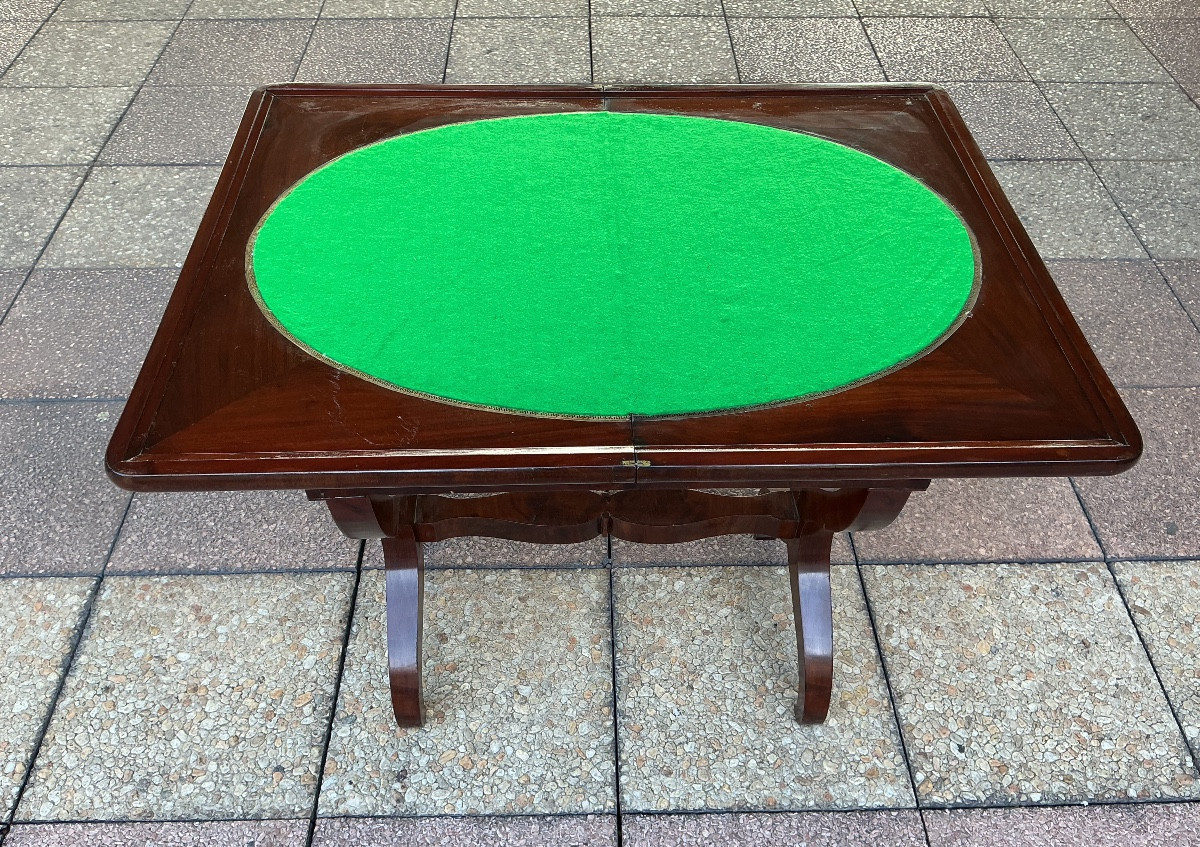 Une petite table de jeux  en acajou. -photo-4