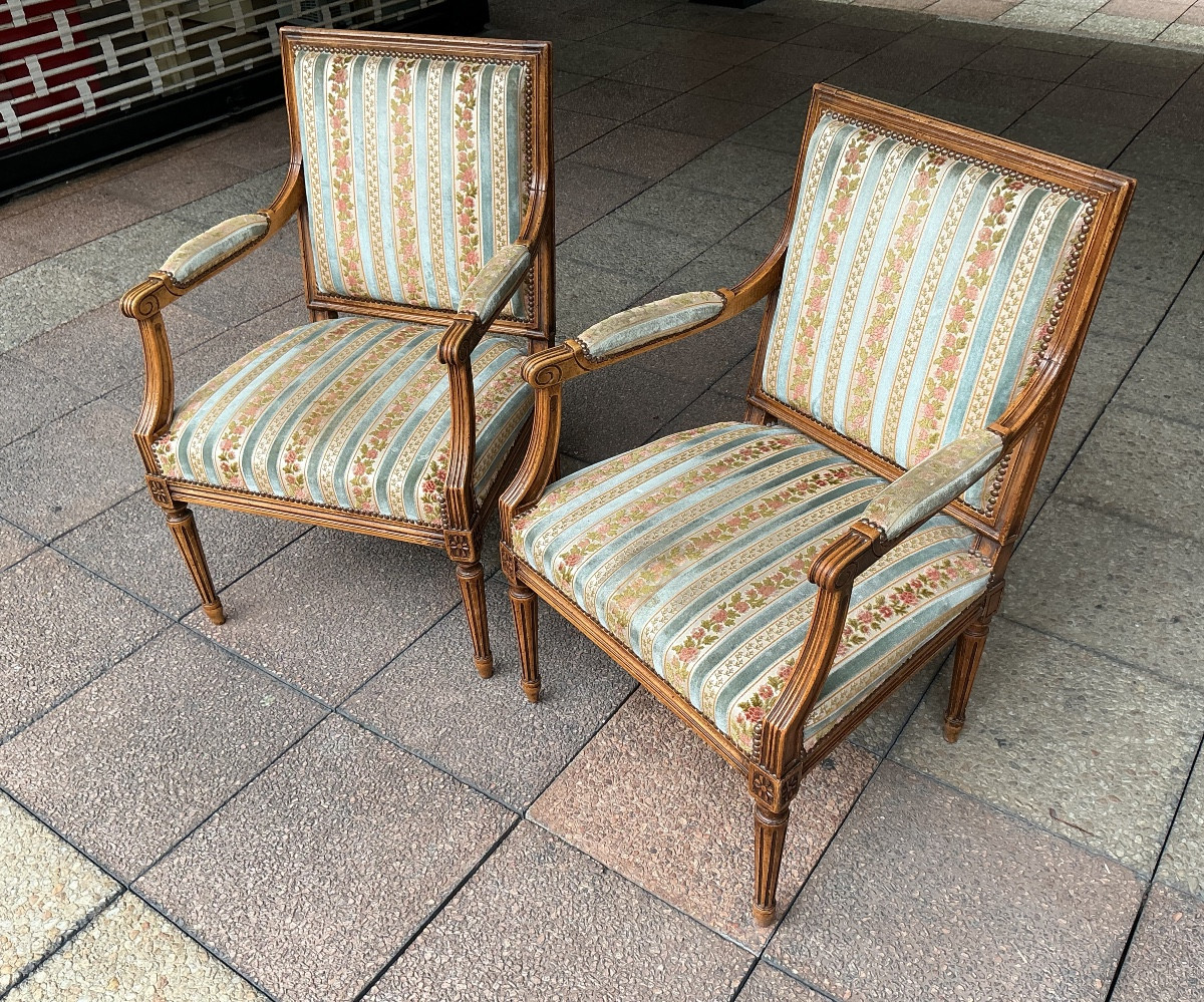 Une paire de fauteuils de style, Louis XVI.-photo-2
