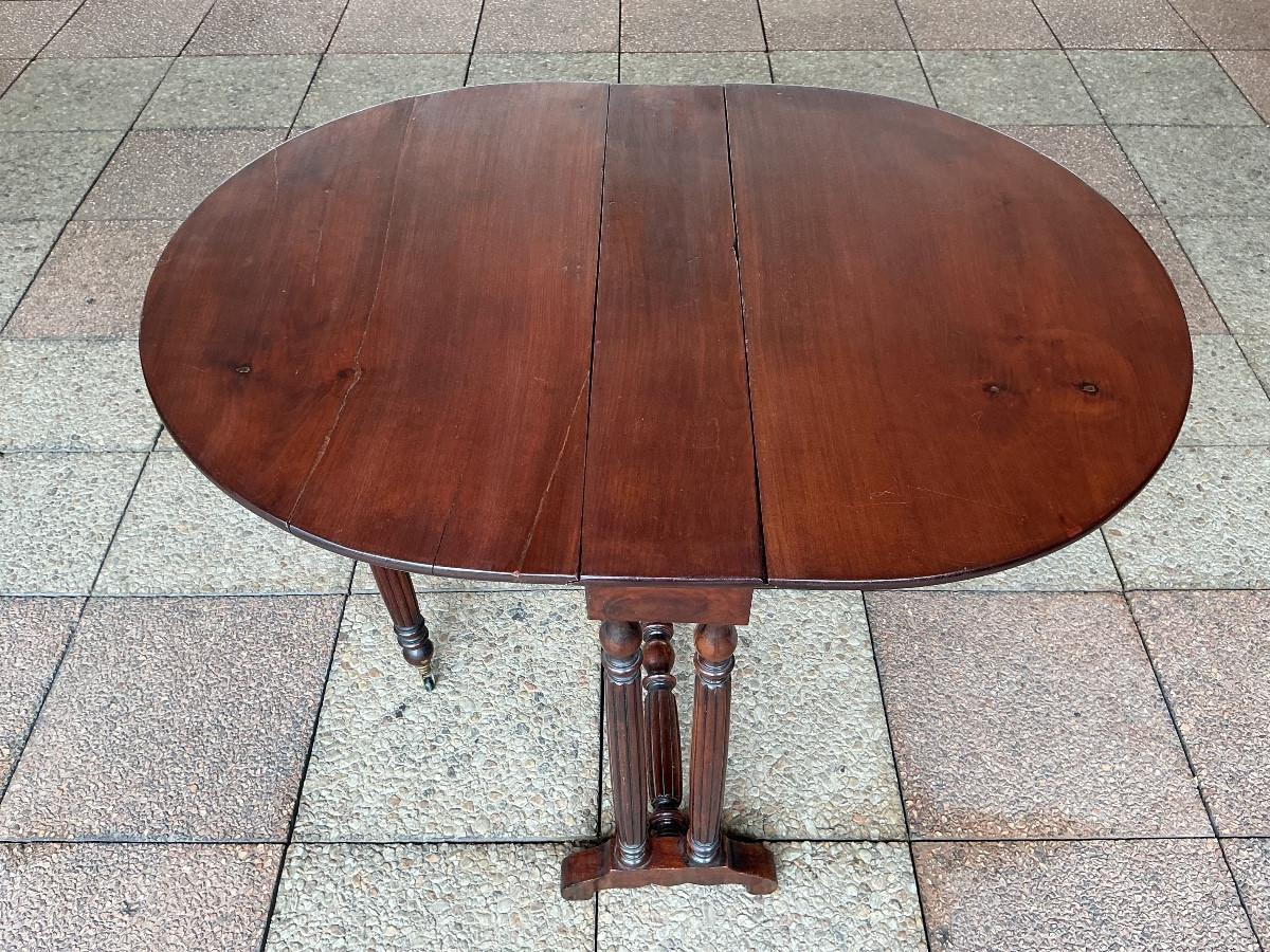 A Mahogany Drop-leaf Table.-photo-2