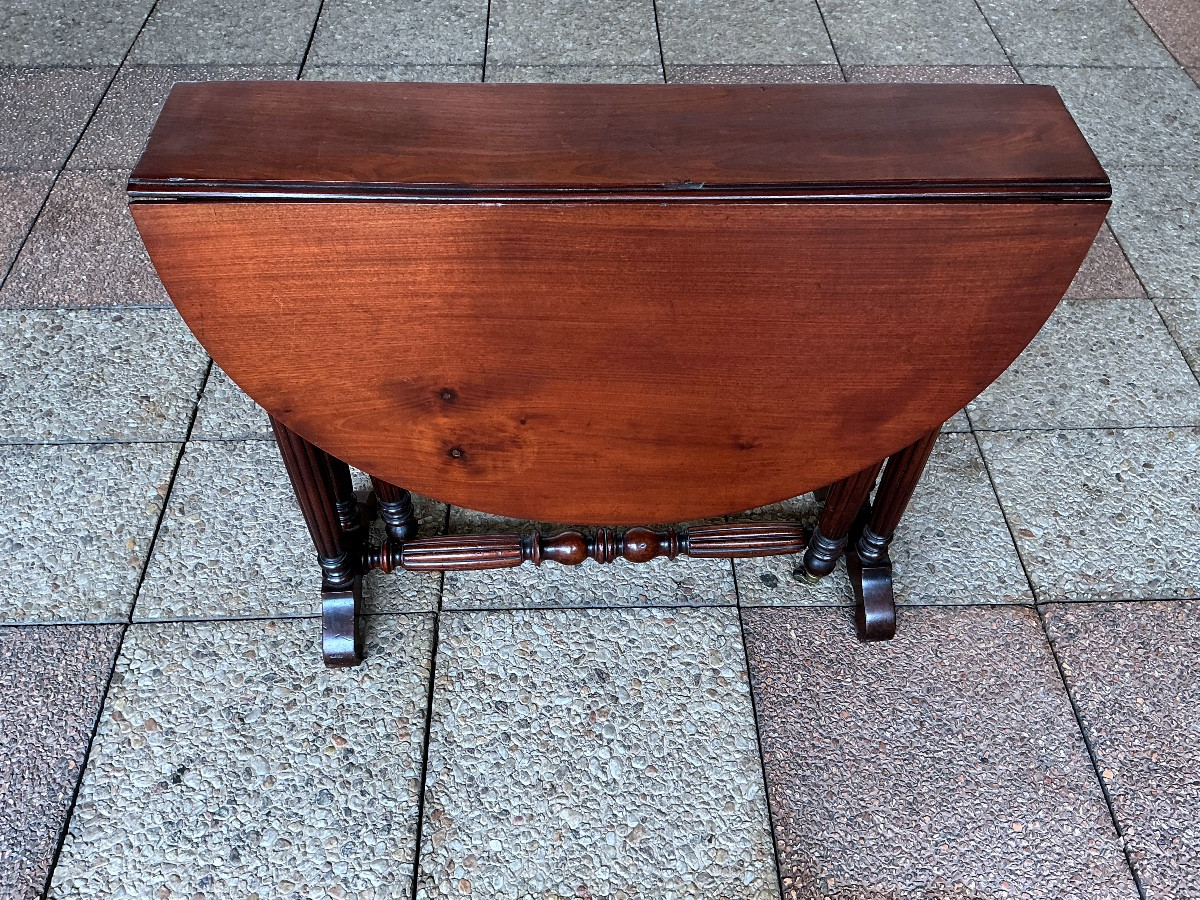 A Mahogany Drop-leaf Table.-photo-1