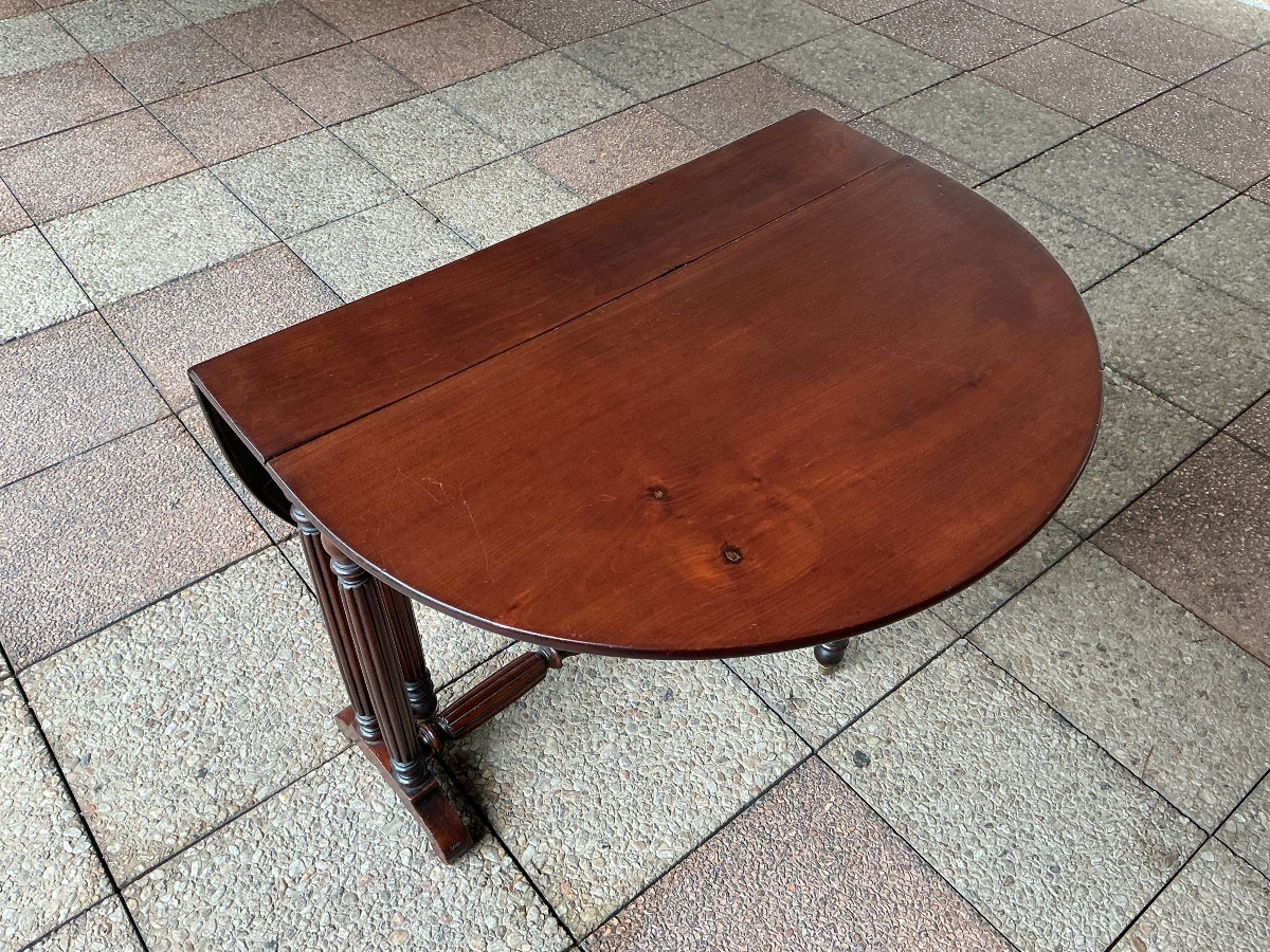 A Mahogany Drop-leaf Table.-photo-3