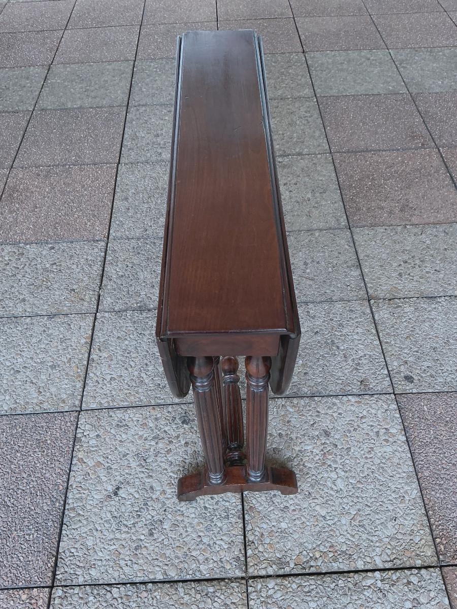 A Mahogany Drop-leaf Table.