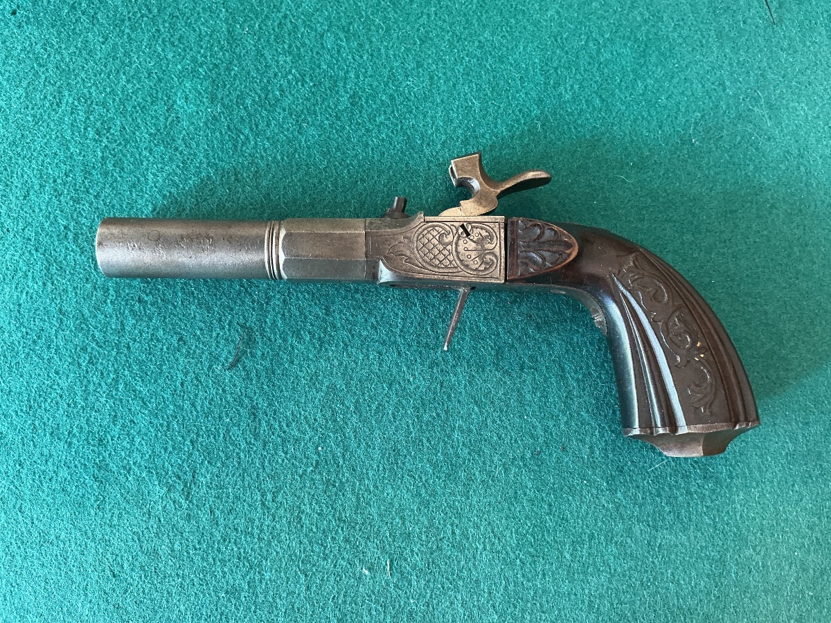 Un pistolet  de carrosse à crosse sculptée-photo-2