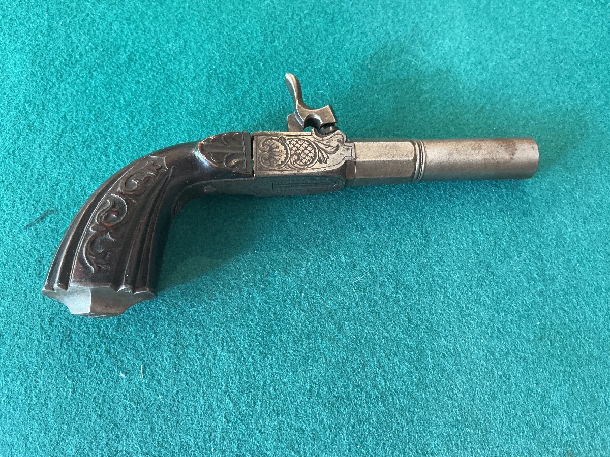 Un pistolet  de carrosse à crosse sculptée-photo-2