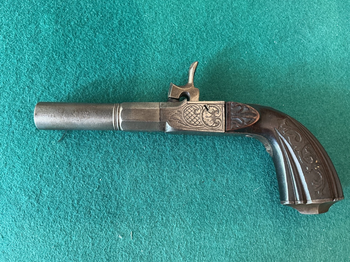Un pistolet  de carrosse à crosse sculptée-photo-3