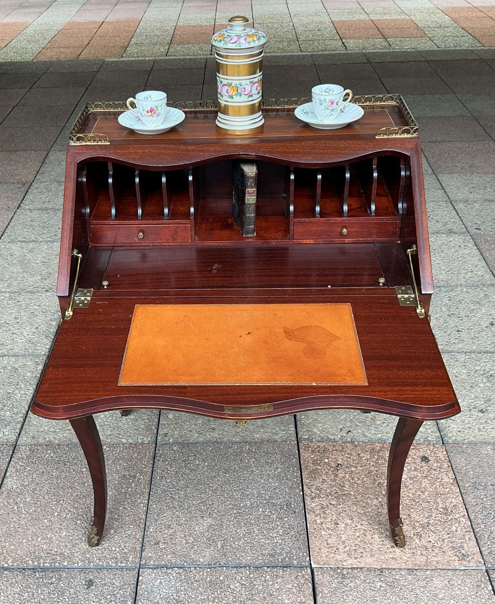 Un bureau de pente en marqueterie.-photo-2