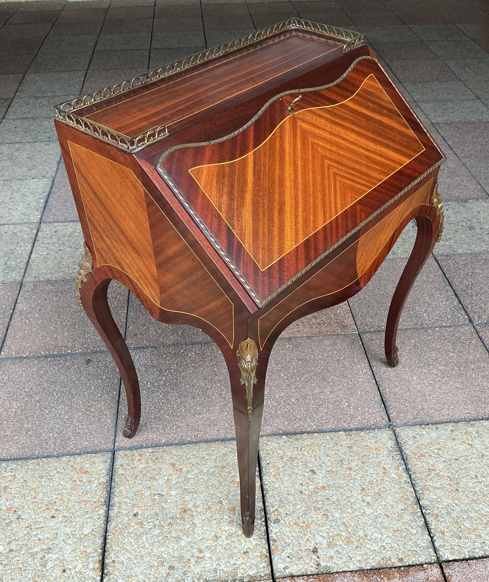 Un bureau de pente en marqueterie.-photo-3