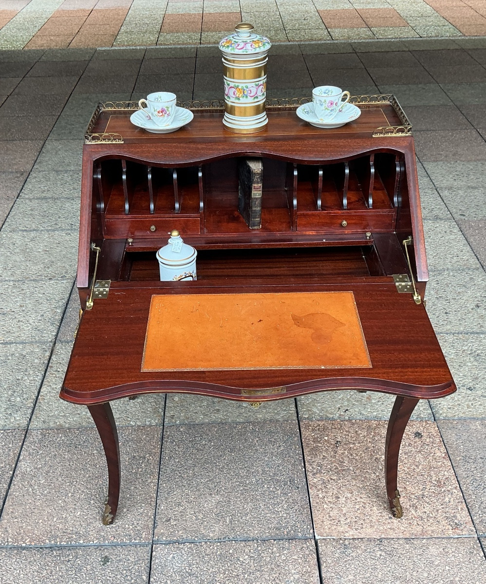 Un bureau de pente en marqueterie.-photo-3