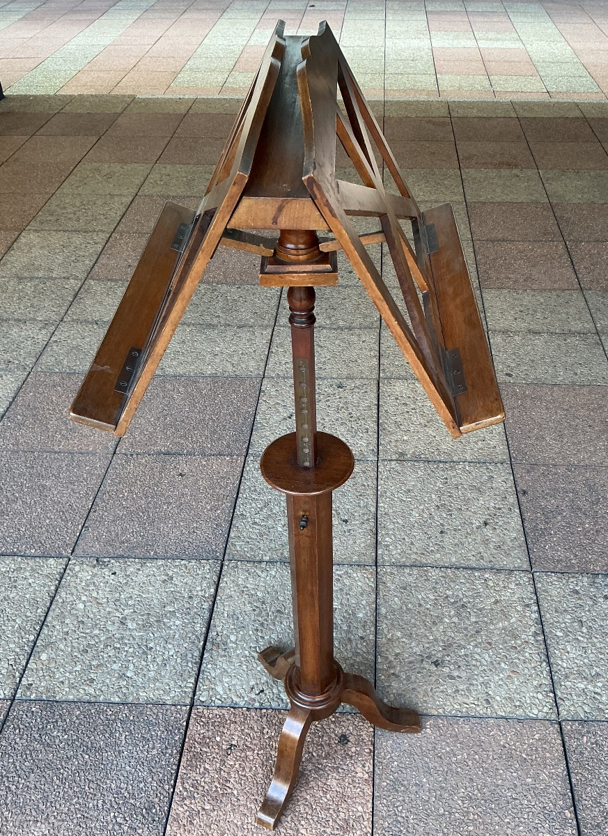 A Mahogany Lectern.-photo-2