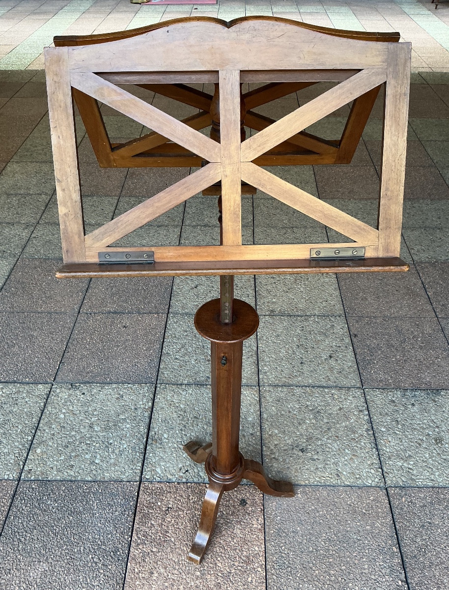 A Mahogany Lectern.-photo-3