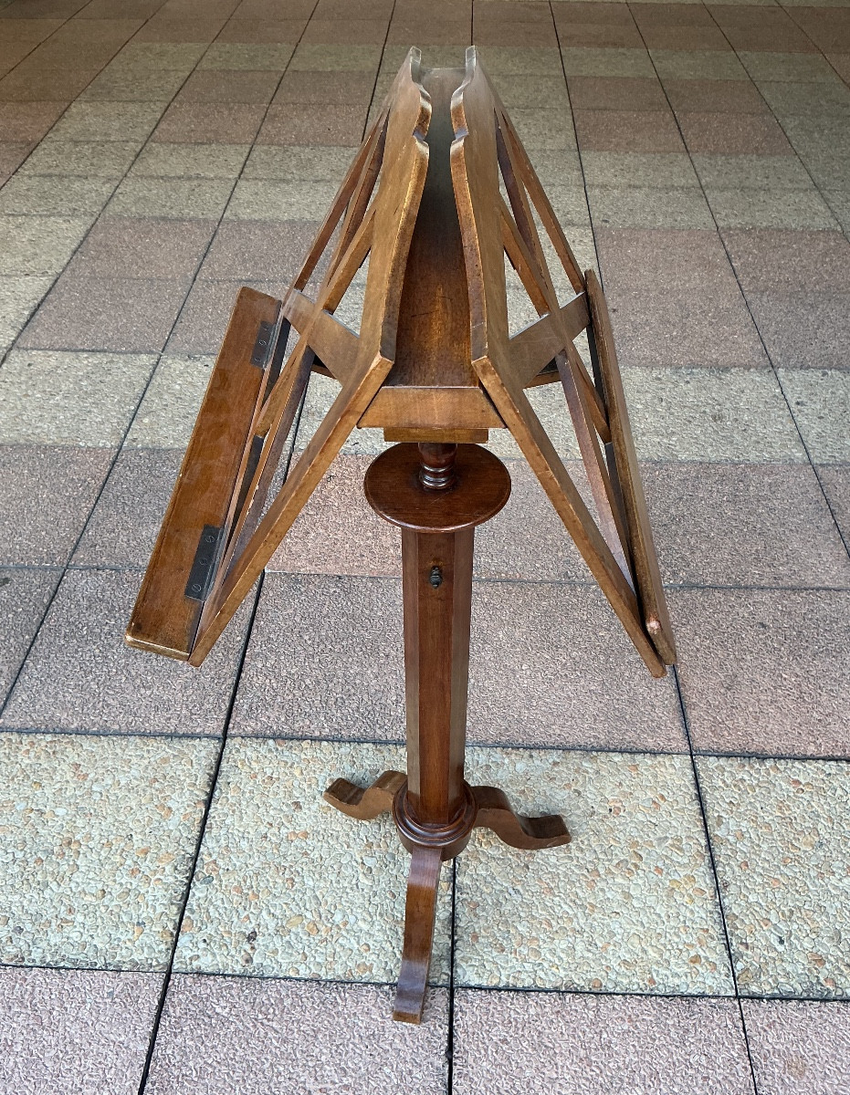 A Mahogany Lectern.-photo-4