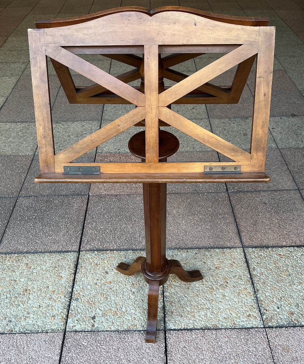 A Mahogany Lectern.-photo-1