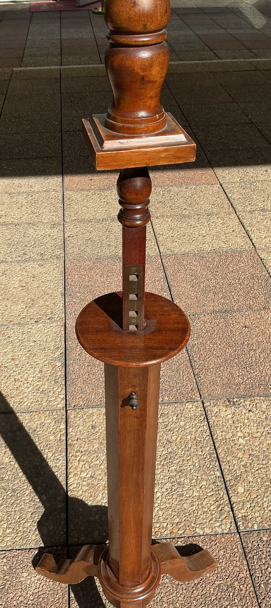 A Mahogany Lectern.-photo-3