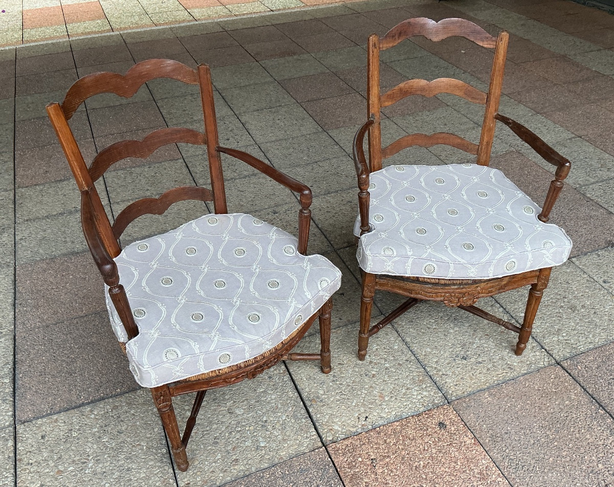 Une paire de fauteuils provençaux.-photo-3