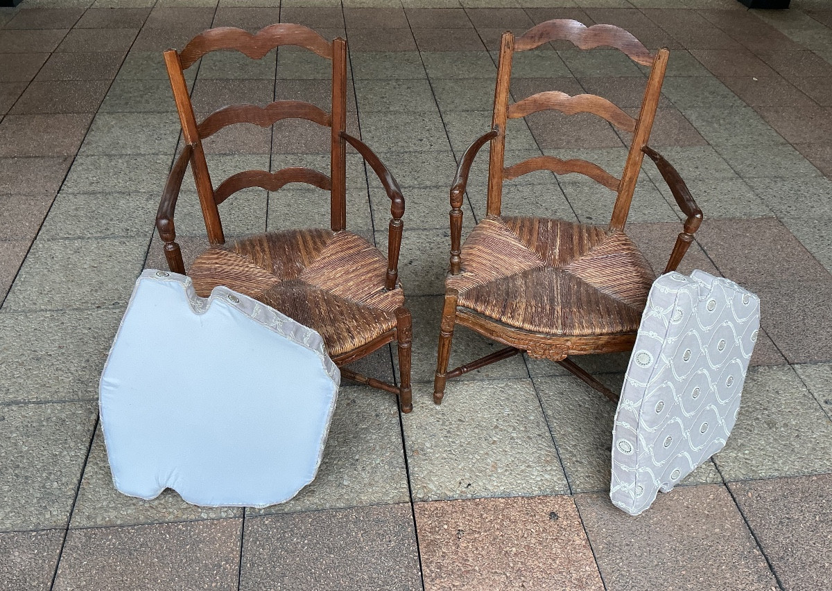 Une paire de fauteuils provençaux.-photo-1