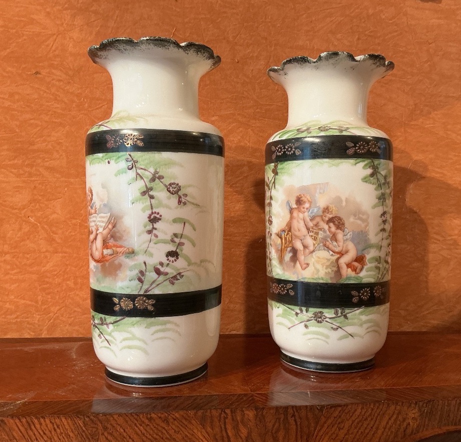 Deux vases décoratifs en verre opalin. -photo-2