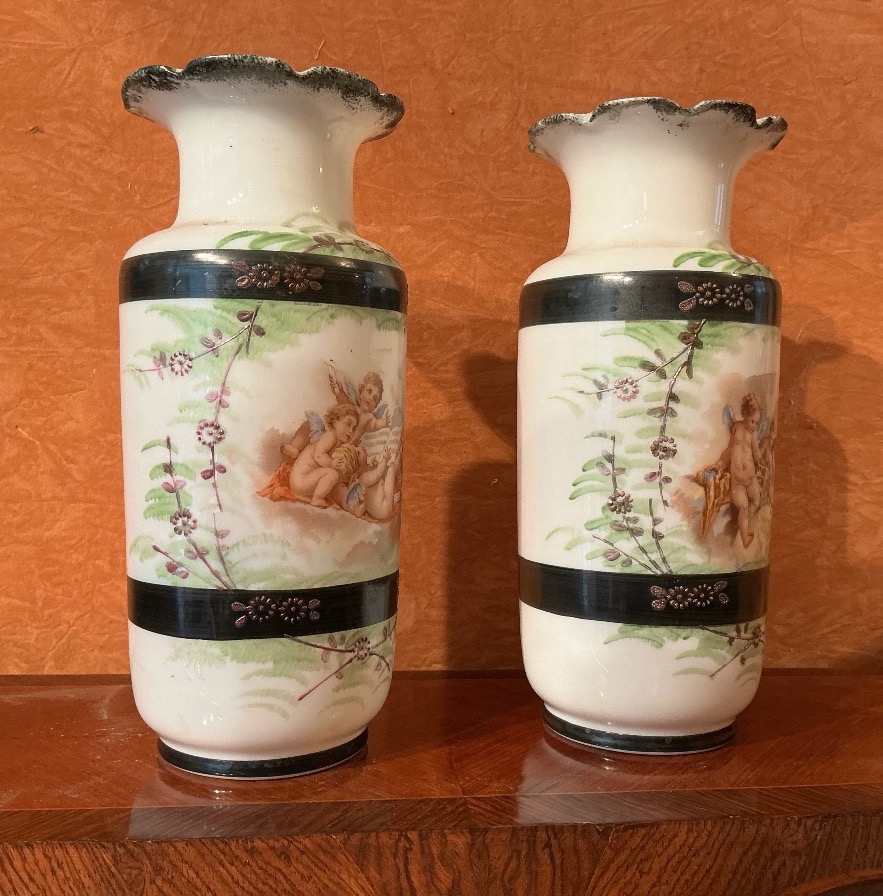 Deux vases décoratifs en verre opalin. -photo-4