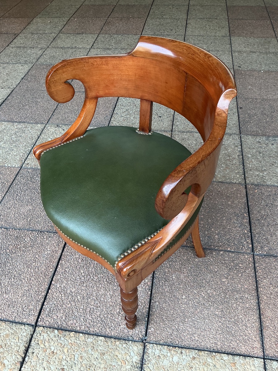 Un fauteuil de bureau en acajou.-photo-2