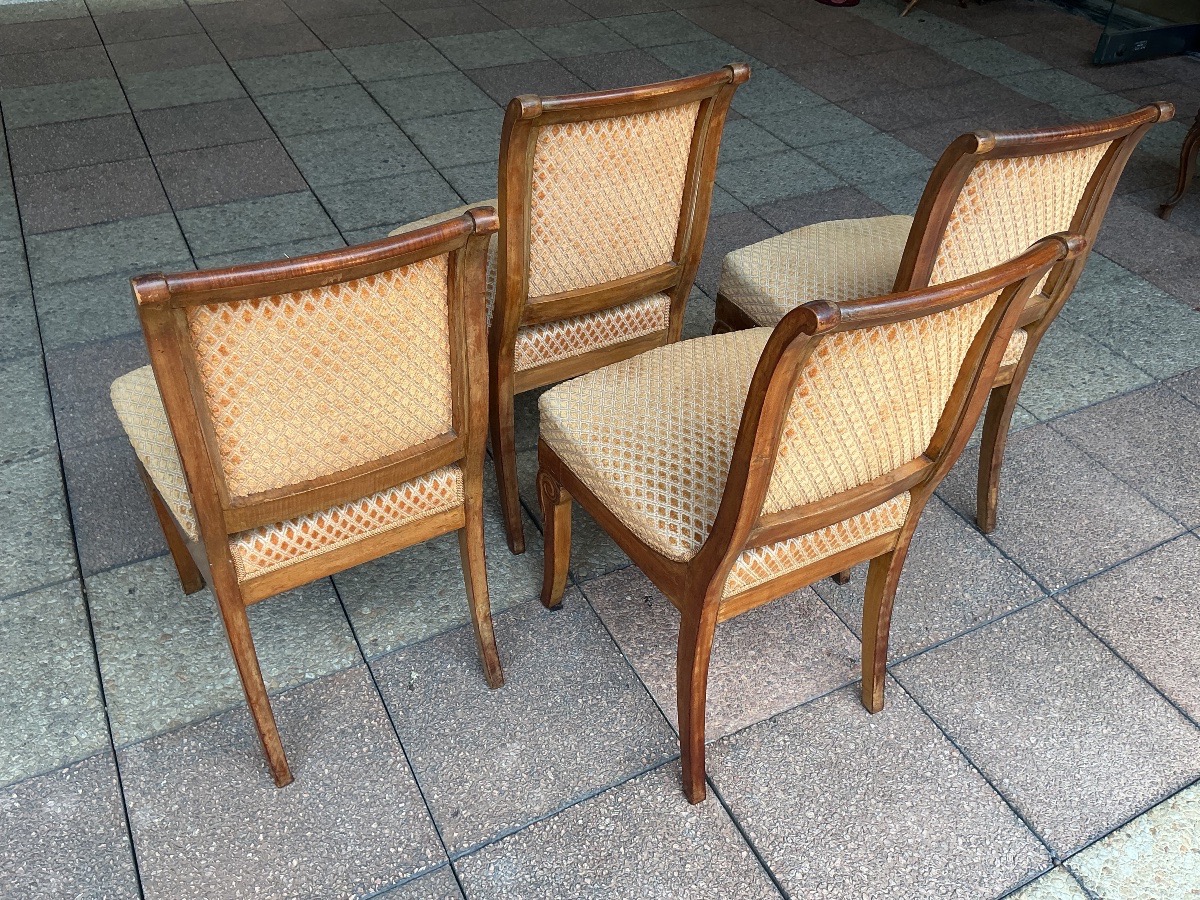 Quatre chaises  en noyer incrusté de motifs en amarante.-photo-1