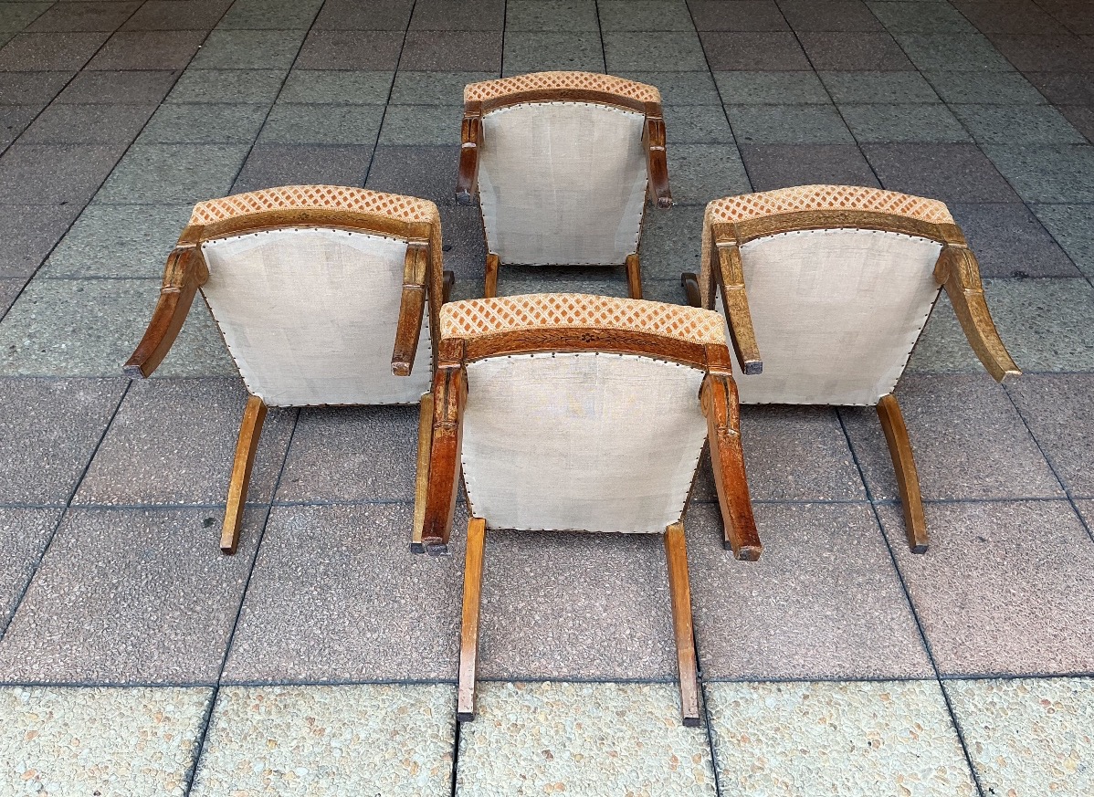 Quatre chaises  en noyer incrusté de motifs en amarante.-photo-3