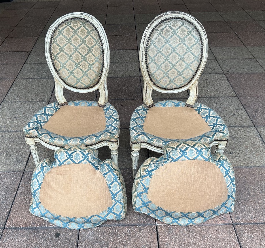 Une paire de chaises d'époque, Louis XVI.-photo-4