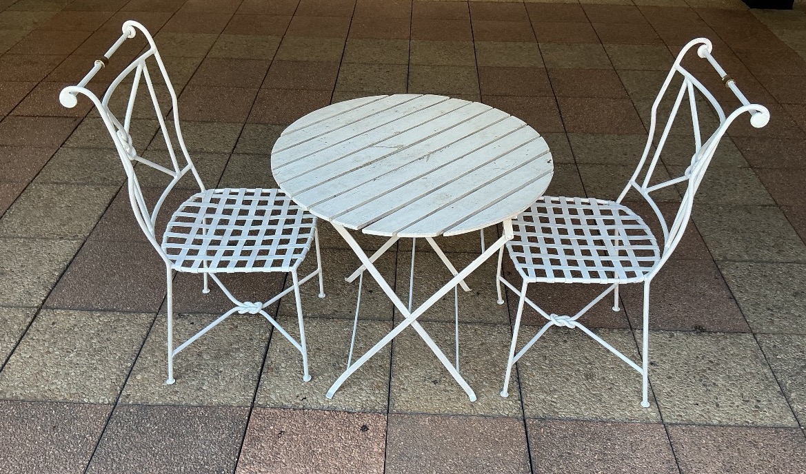 Un petit ensemble de mobilier de jardin ancien.-photo-3
