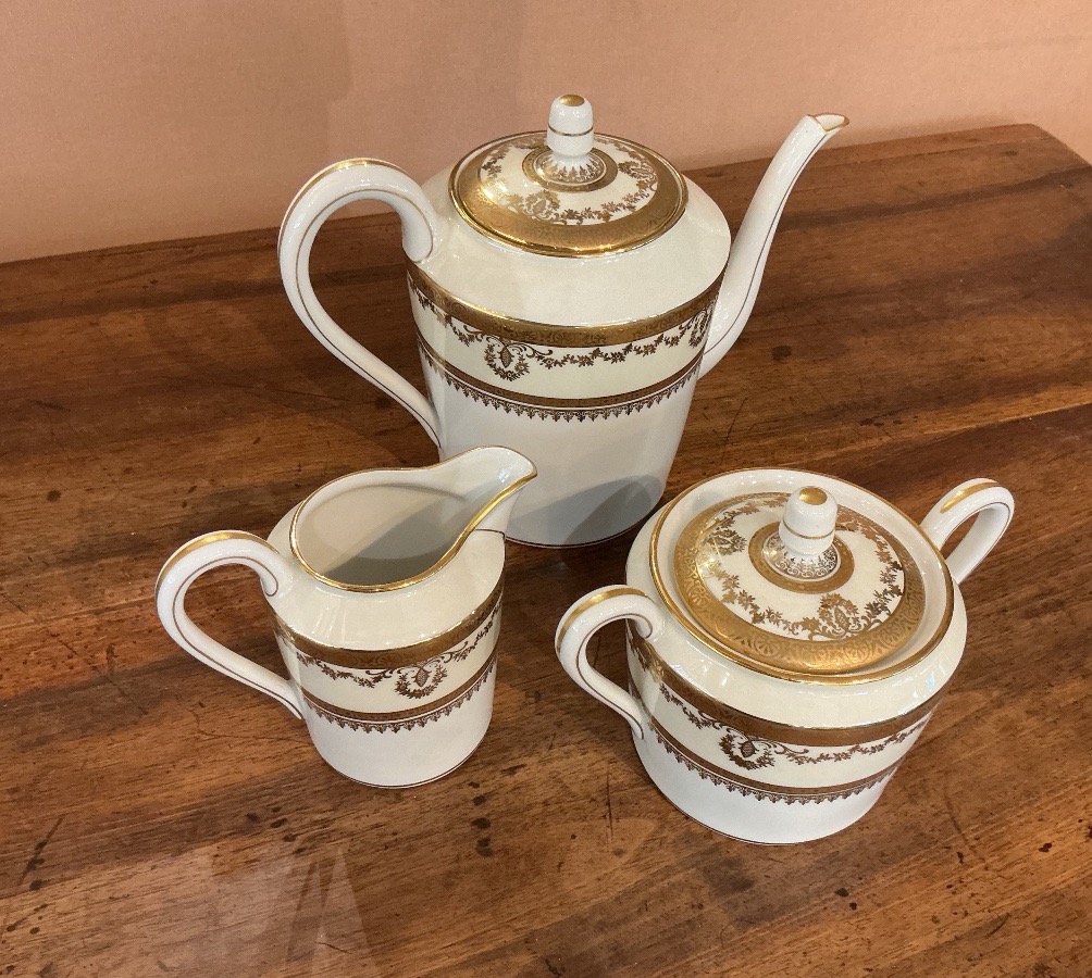 A Limoges Porcelain Tea Set-photo-1