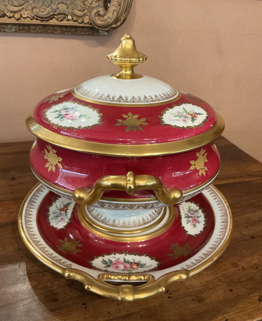 A Limoges Porcelain Soup Tureen And Its Stand.-photo-2