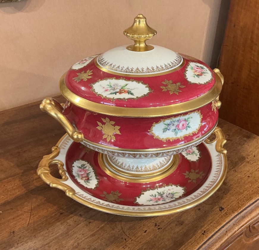 A Limoges Porcelain Soup Tureen And Its Stand.-photo-4