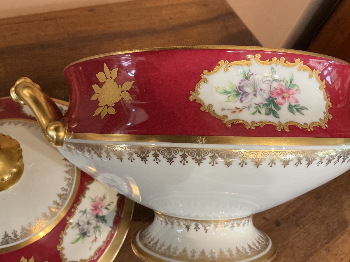 A Limoges Porcelain Soup Tureen And Its Stand.-photo-2