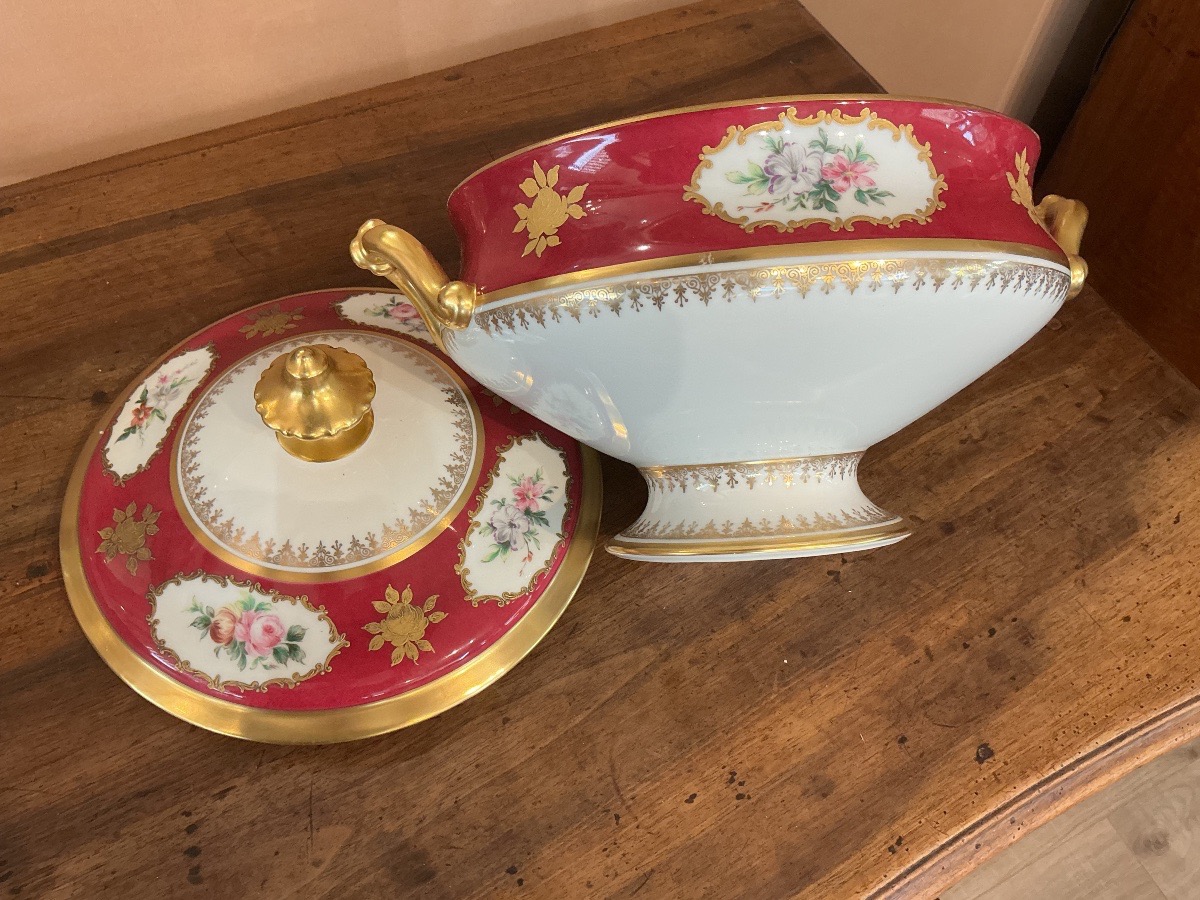 A Limoges Porcelain Soup Tureen And Its Stand.-photo-3