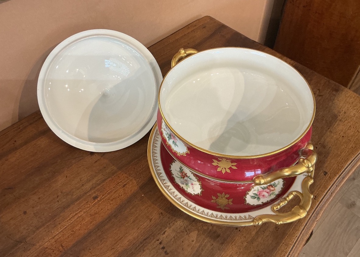 A Limoges Porcelain Soup Tureen And Its Stand.-photo-5