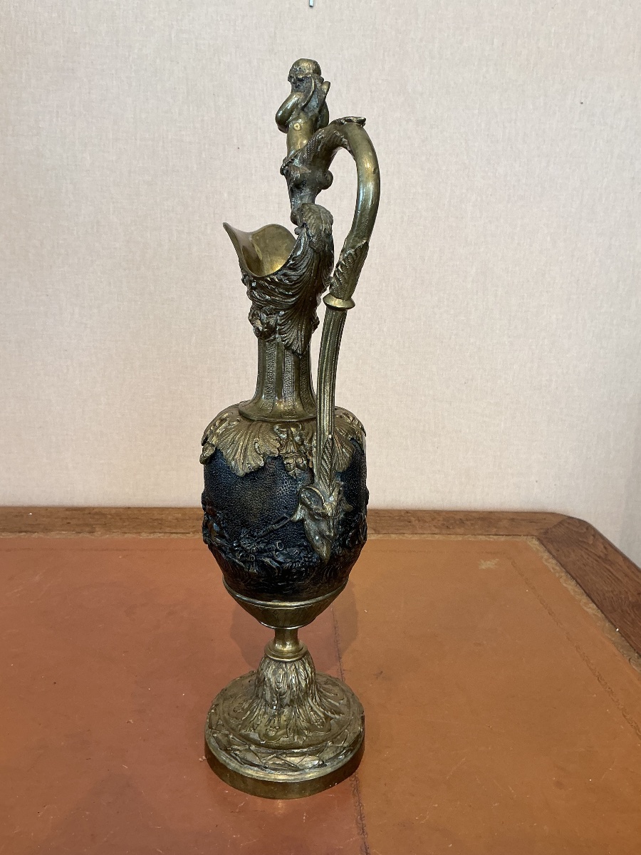 Une. aiguière en bronze .-photo-4