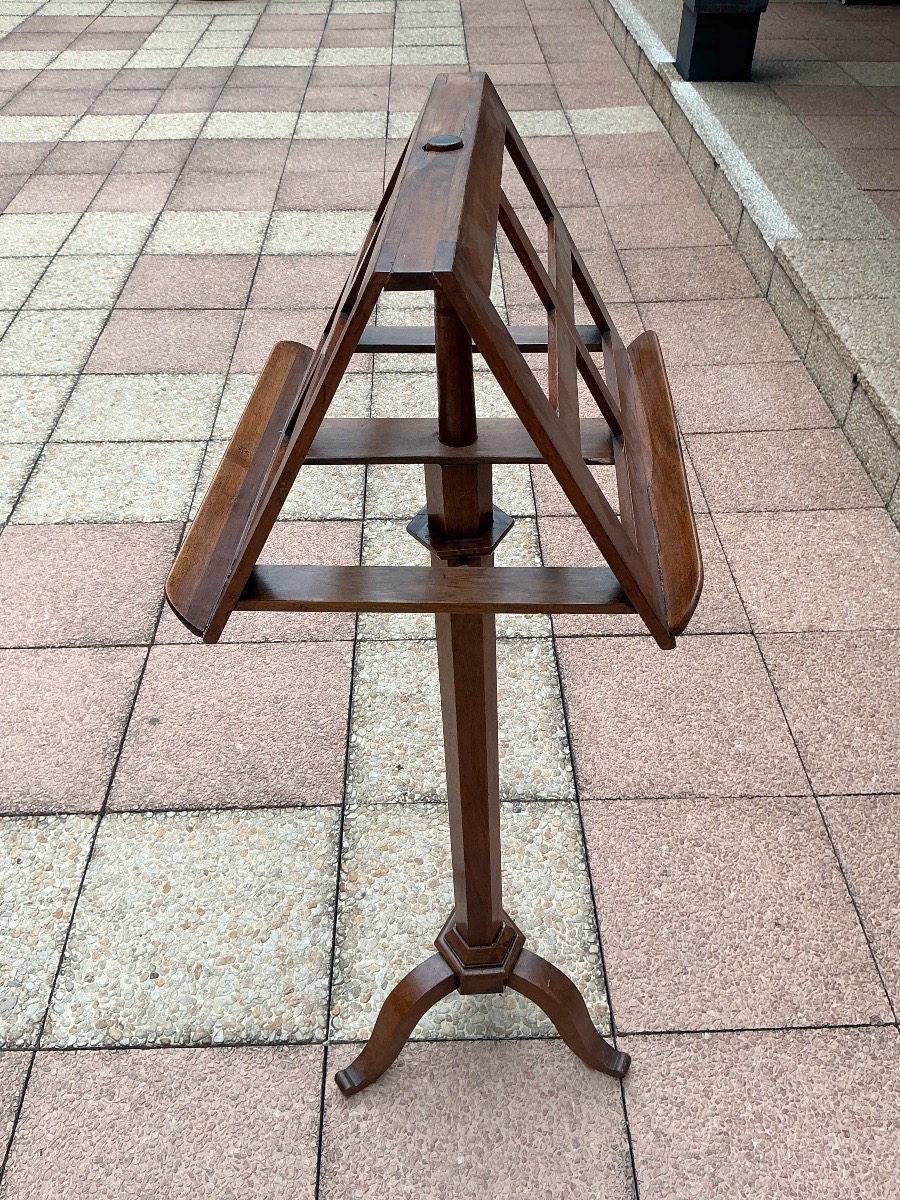 A Lectern With Two Shelves. -photo-3