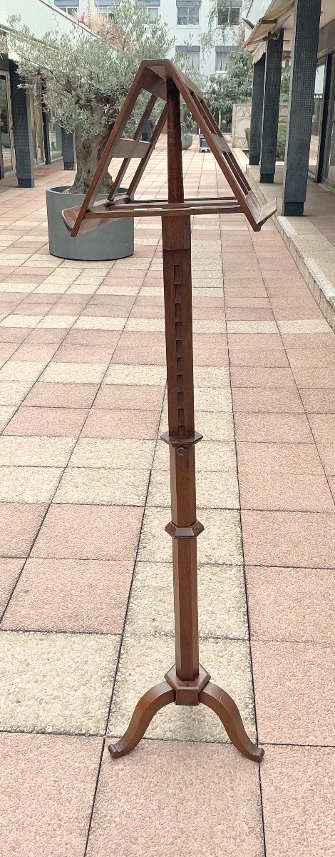 A Lectern With Two Shelves. -photo-1