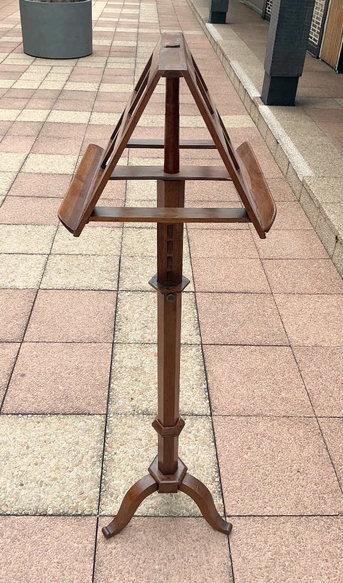 A Lectern With Two Shelves. -photo-2