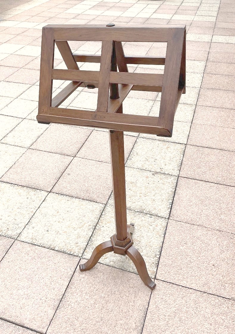 A Lectern With Two Shelves. 