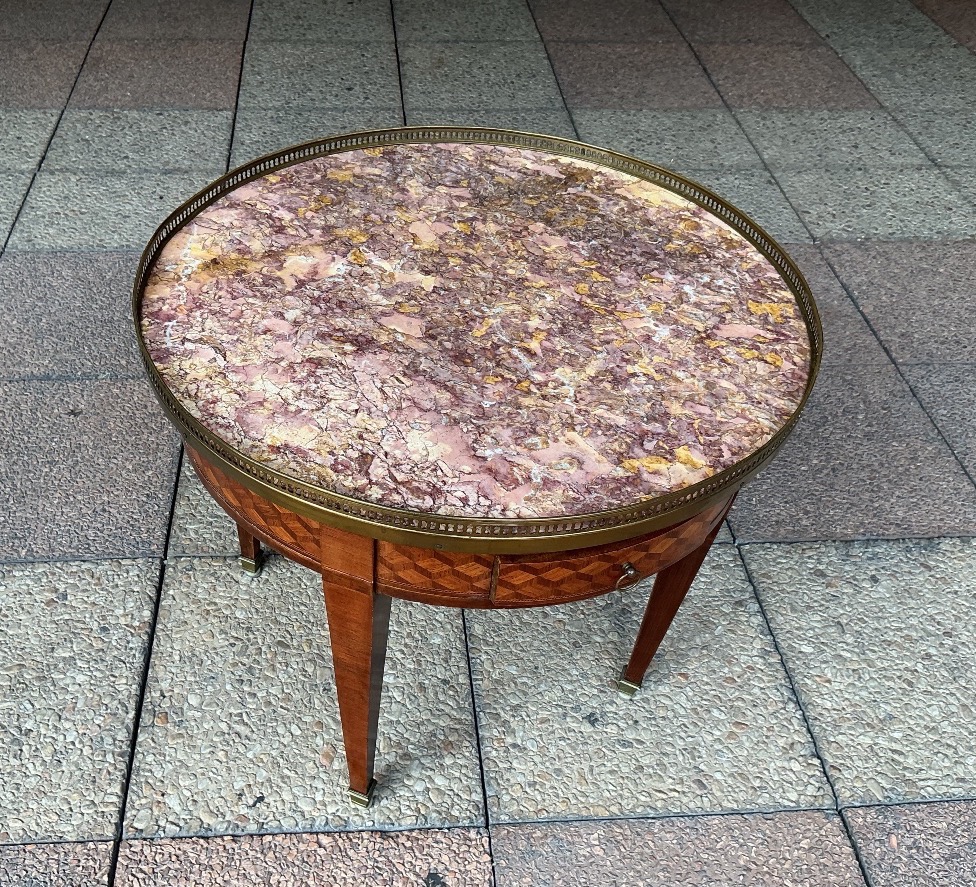 Une table basse de forme ronde-photo-4
