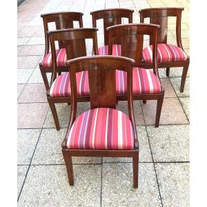 Suite de six chaises en acajou vernis.